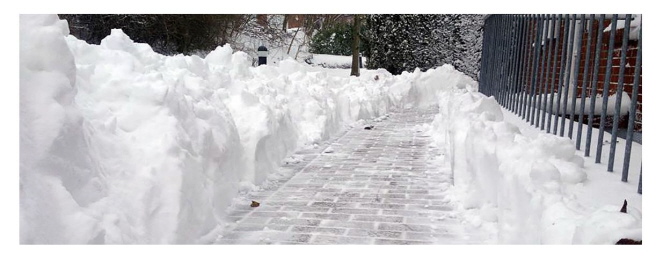 Schnee räumen, Streuen der Verkehrsflächen oder die Reinigung nach der Wintersaison