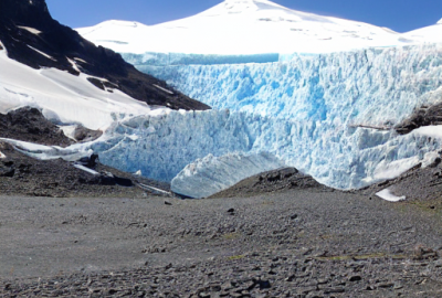 Das ist schlimm, aber noch dramatischer ist die Lage in der Antarktis: Dort schmilzt der Thwaites-Gletscher viel schneller  als bisher angenommen.