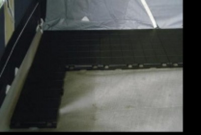 Montage Camping-Vorzelt mit Vorzelt-Bodenplatten Typ EXPO-tent, mit Steck-Verbindung, Oberfläche mit quadratischen Flächen