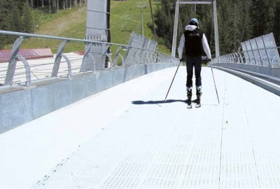 Schlepplift mit einer GEOSKI Skipiste zum alpinen Skilauf ohne Schnee