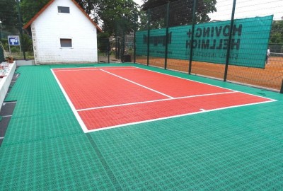 Montage U-8 Tennis Kleinspielfeld aus Tennis-Boden-System von OSTACON Bodensysteme