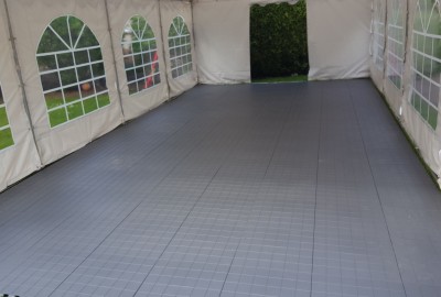 Kleines Festzelt mit Festzeltboden Typ EXPO-tent, in Holz-Optik Eiche-hell, mit Steck-Verbindung, Oberfläche mit quadratischen Flächen