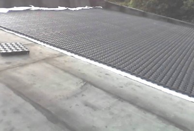 Installation Drainroof System zur Dachbegrünung und nachhaltiger Lösung für Wassermanagement am Gebäude 