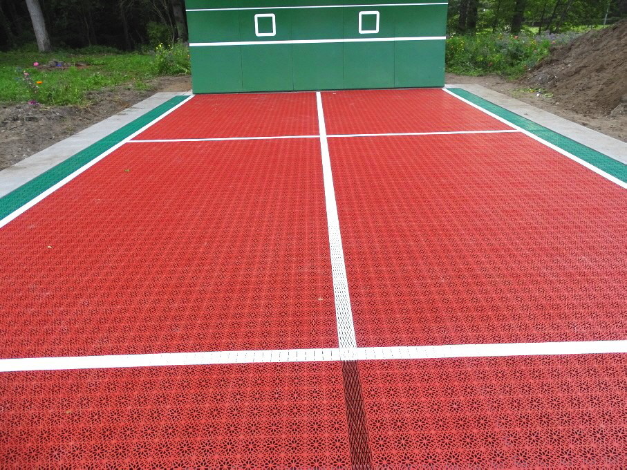 Neue Tenniswand mit Allwetter-Tennisbelag in Kakenstorf